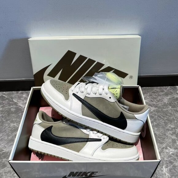 Jordan 1 Low Golf Travis Scott Neutral Olive New in Box - Picture 4 of 8